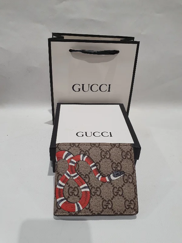 Women Gucci Sylvie bags with a leather - wrapped handleGucci Wallet (Men)