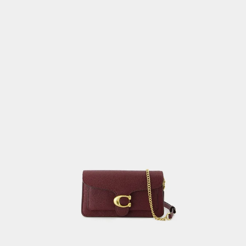 Ladies Coach Tabby bags with a detachable shoulder strapTabby Chain Clutch - Coach - Leather - Red