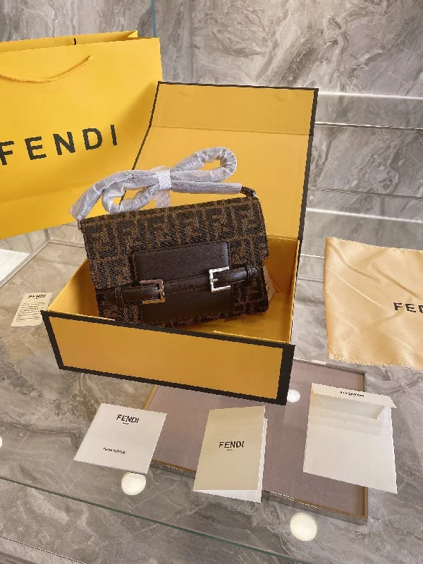 Fendi bags with a patent - leather finish for a shiny and sophisticated appearanceEN   Designer bags by Fendi 125