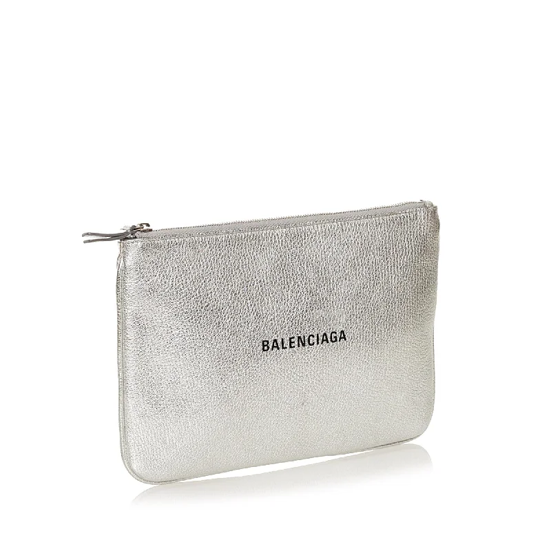 Balenciaga Neo Classic medium size with ribbed textureBalenciaga Everyday Pouch (SHG-34918)