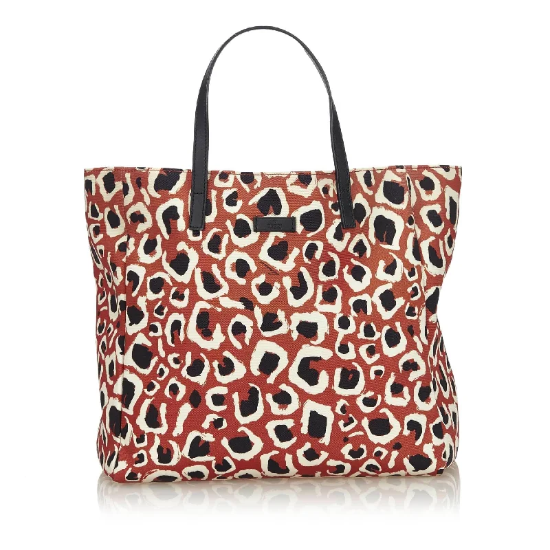 Gucci tote bags for women with a spacious interiorGucci Leopard Printed Nylon Tote (SHG-10215)