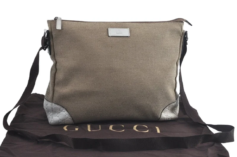 Women Gucci tote bags in GG Supreme canvas for a branded feelAuthentic GUCCI Shoulder Cross Body Bag GG Canvas Leather 257301 Beige K8258