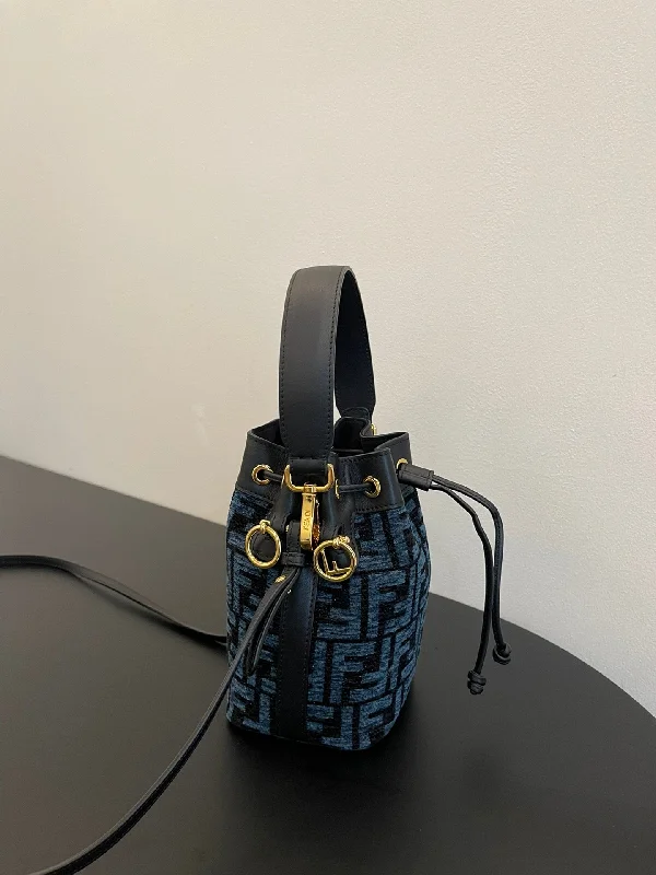 Fendi crossbody bags with a detachable coin purse for added functionality and convenienceWF -  Fendi Bag - 115