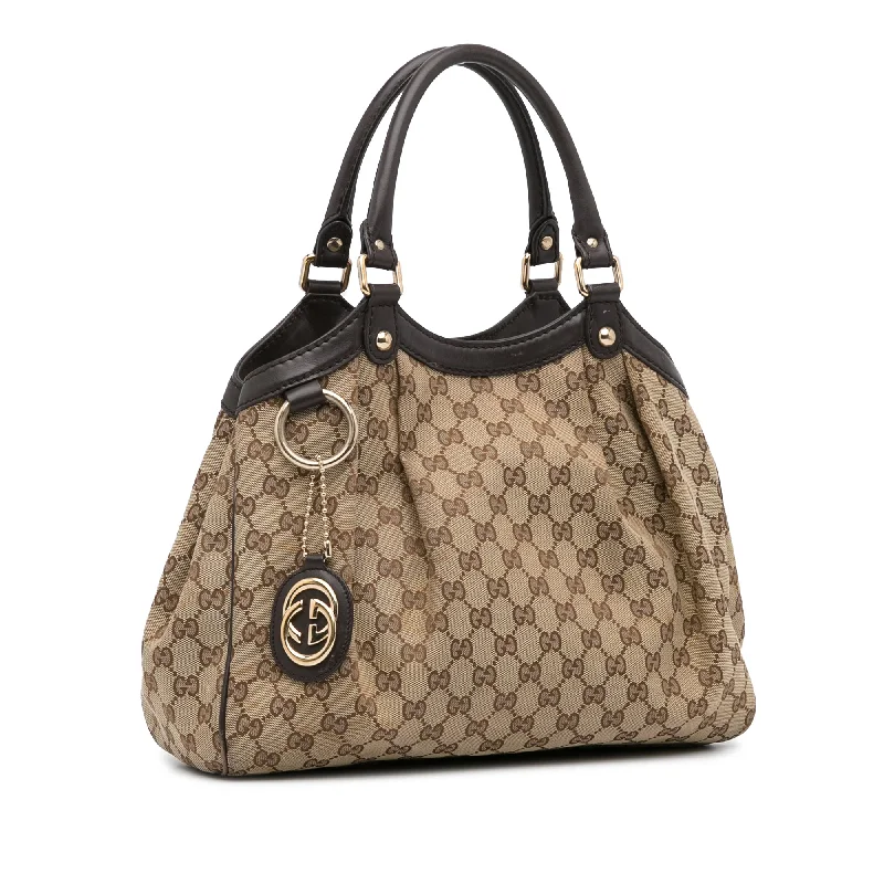 Women Gucci bags with a snap - button closure and a decorative charmBeige Gucci GG Canvas Sukey Tote