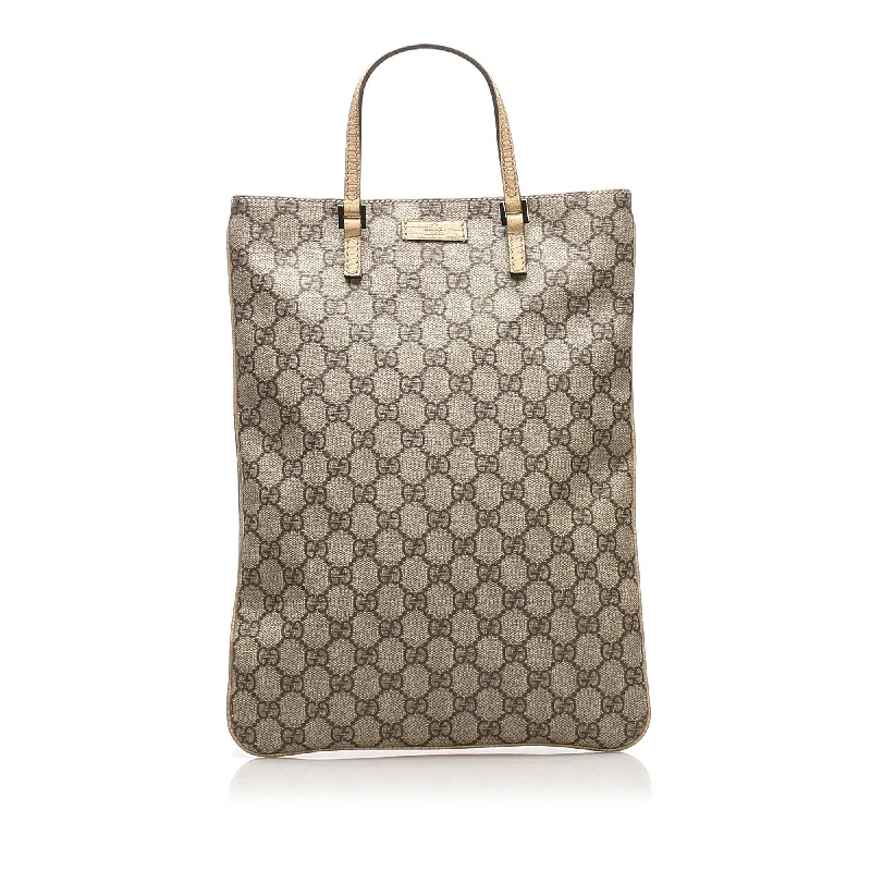 Ladies Gucci handbags with a detachable coin purse insideGucci GG Supreme Tote Bag (SHG-11847)