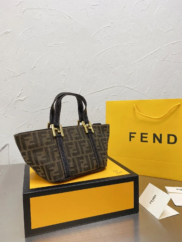 Ladies Fendi Peekaboo bags with a hand - stitched leather handle for artisanal charmEN   Designer bags by Fendi 105