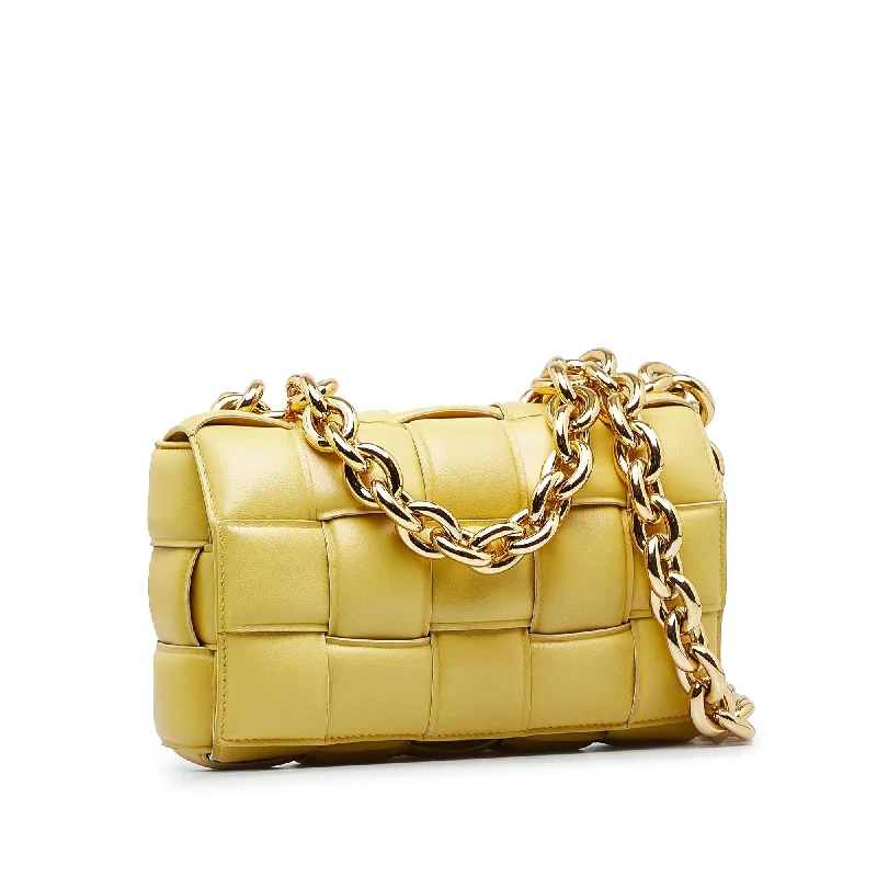 Bottega Veneta bags with zigzag patternsBottega Veneta Padded Cassette Chain (SHG-bJUBIg)