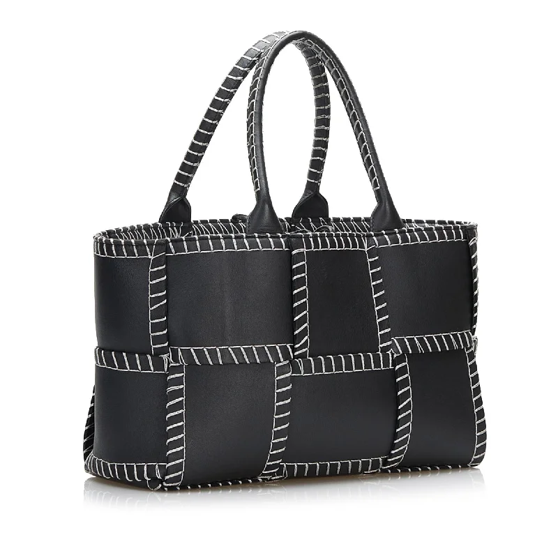 Bottega Veneta bags for stargazing nightsBottega Veneta Small Intrecciato Topstitch Arco (SHG-6kjKTp)