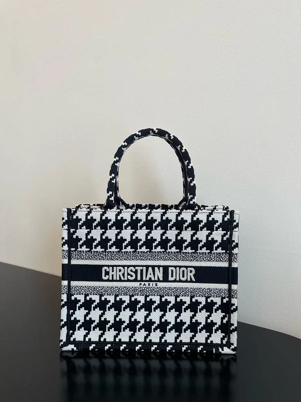 Christian Dior crossbody bags with a front - flap pocket for easy accessChristian Dior  Bags - 2751