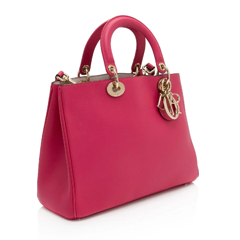 Christian Dior handbags with a snap - button closure and a decorative buckleDior Calfskin Diorissimo Medium Tote (8DRXfS)