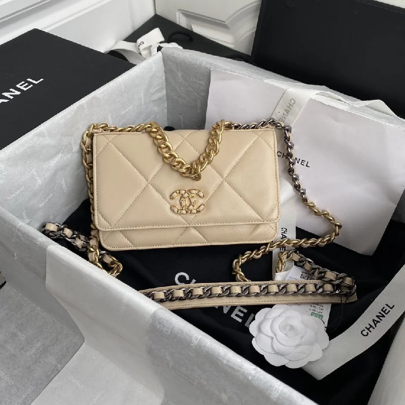 Chanel Medium Tote Bag for Office LadiesCHANEL 19 Wallet on chain WOC beige