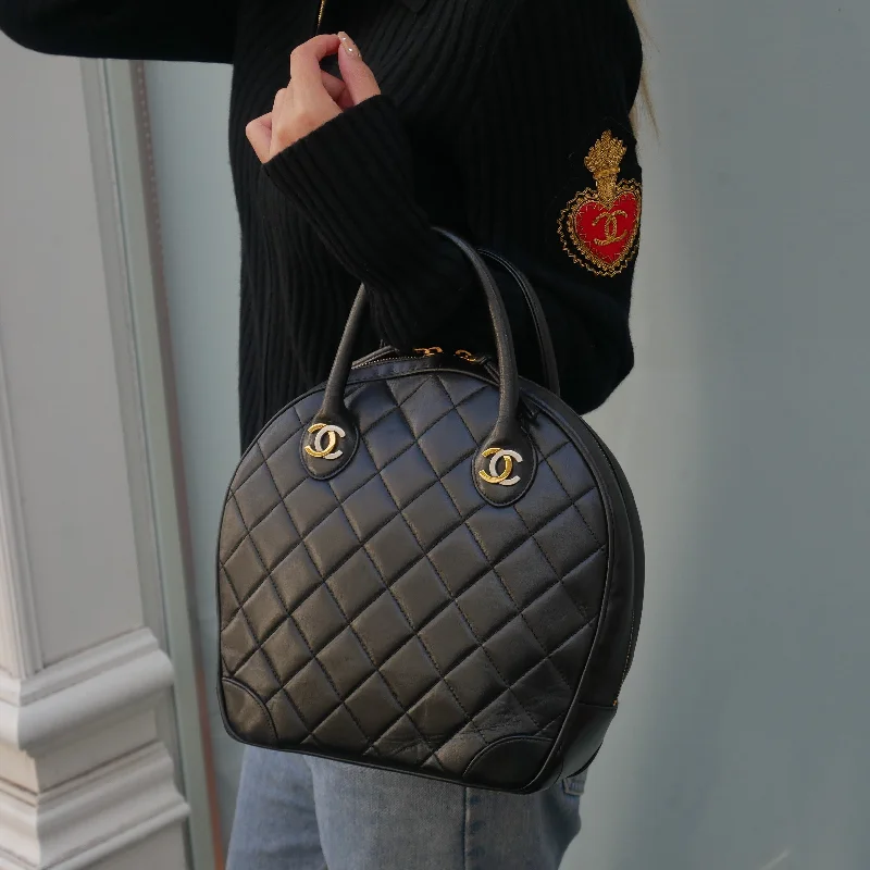 Chanel bags for women with minimalist styleCHANEL 1997-1999 Paris Limited Bowling Bag AK31624i