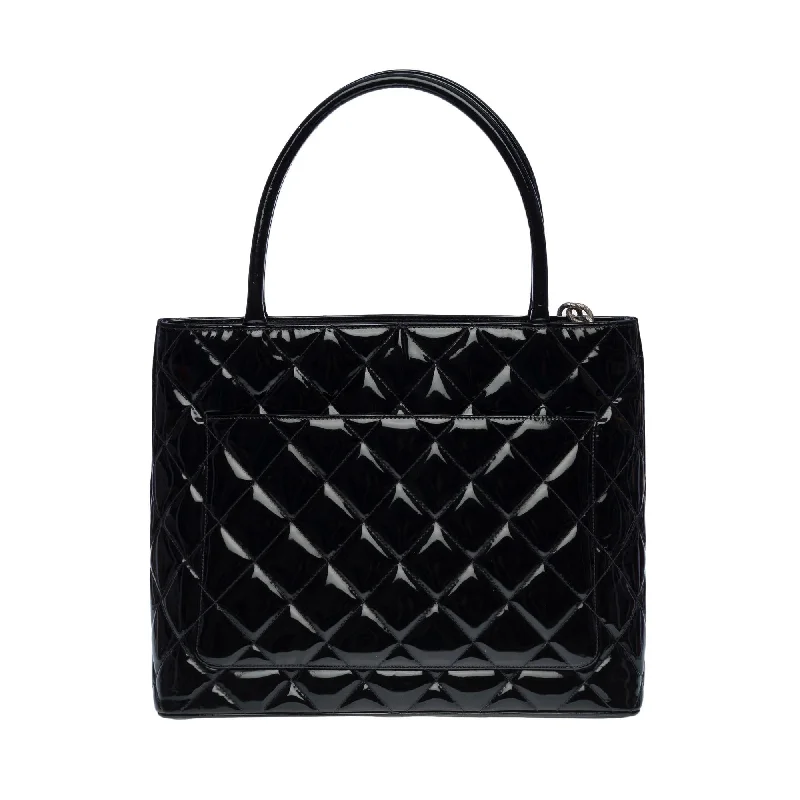 Chanel All - Match Handbag for Versatile StylingCHANEL Beautiful Cabas Medallion bag in black patent leather, SHW