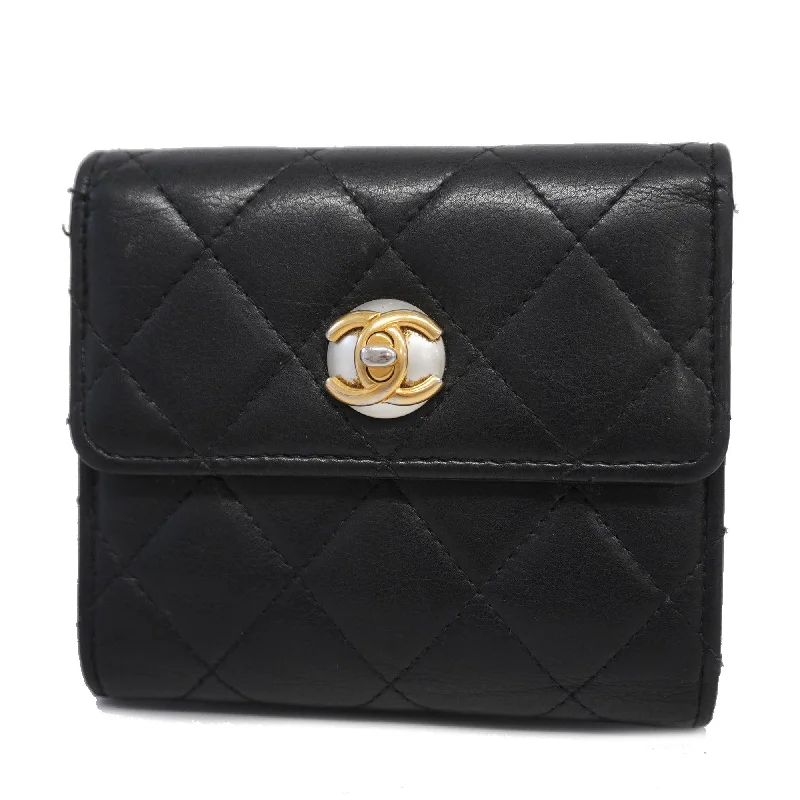 Chanel leather bags for everydCHANEL Matelasse Tri-fold Wallet Gold Hardware Lambskin Wallet Black