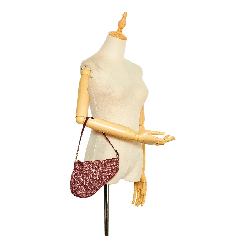 Trendsetting Christian Dior crossbody bags with a colorful strapDior Mini Oblique Saddle Red